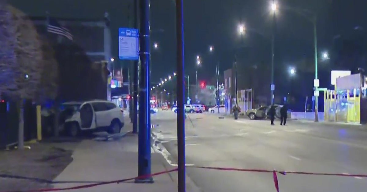 Fiery crash on West Side leaves 1 dead, another hospitalized - CBS Chicago