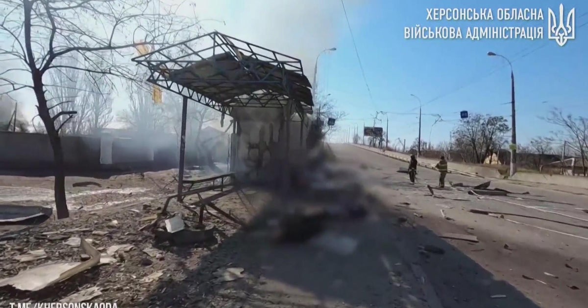 Russia hits Ukraine with deadly missile barrage as power briefly cut ...