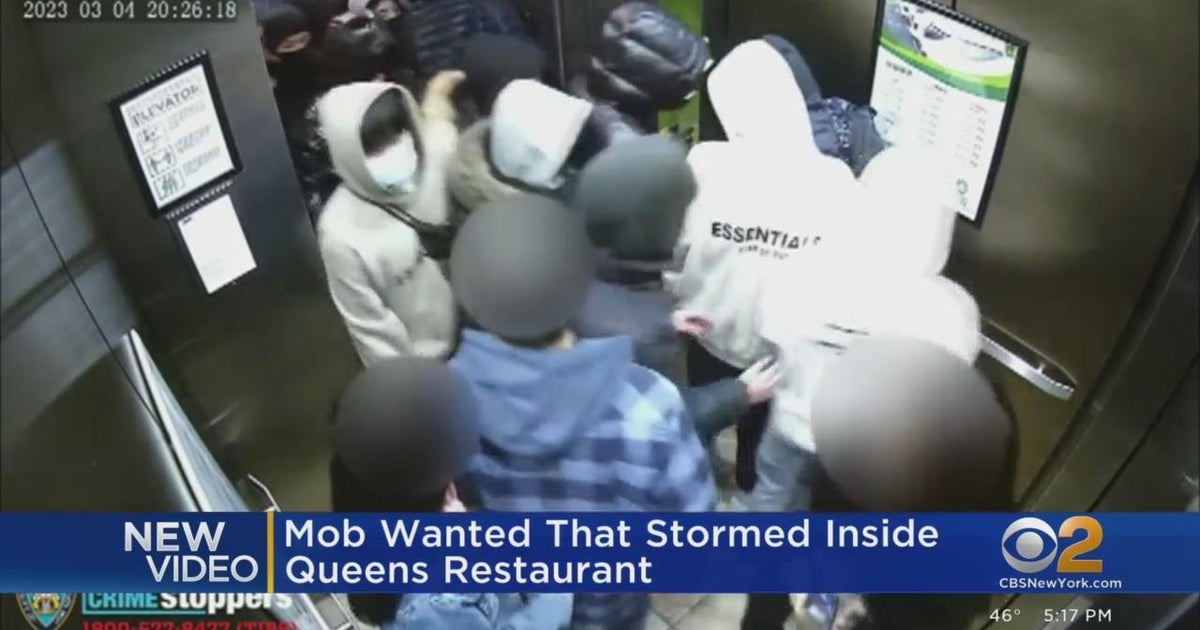 New video shows suspects accused of ransacking Queens restaurant - CBS ...