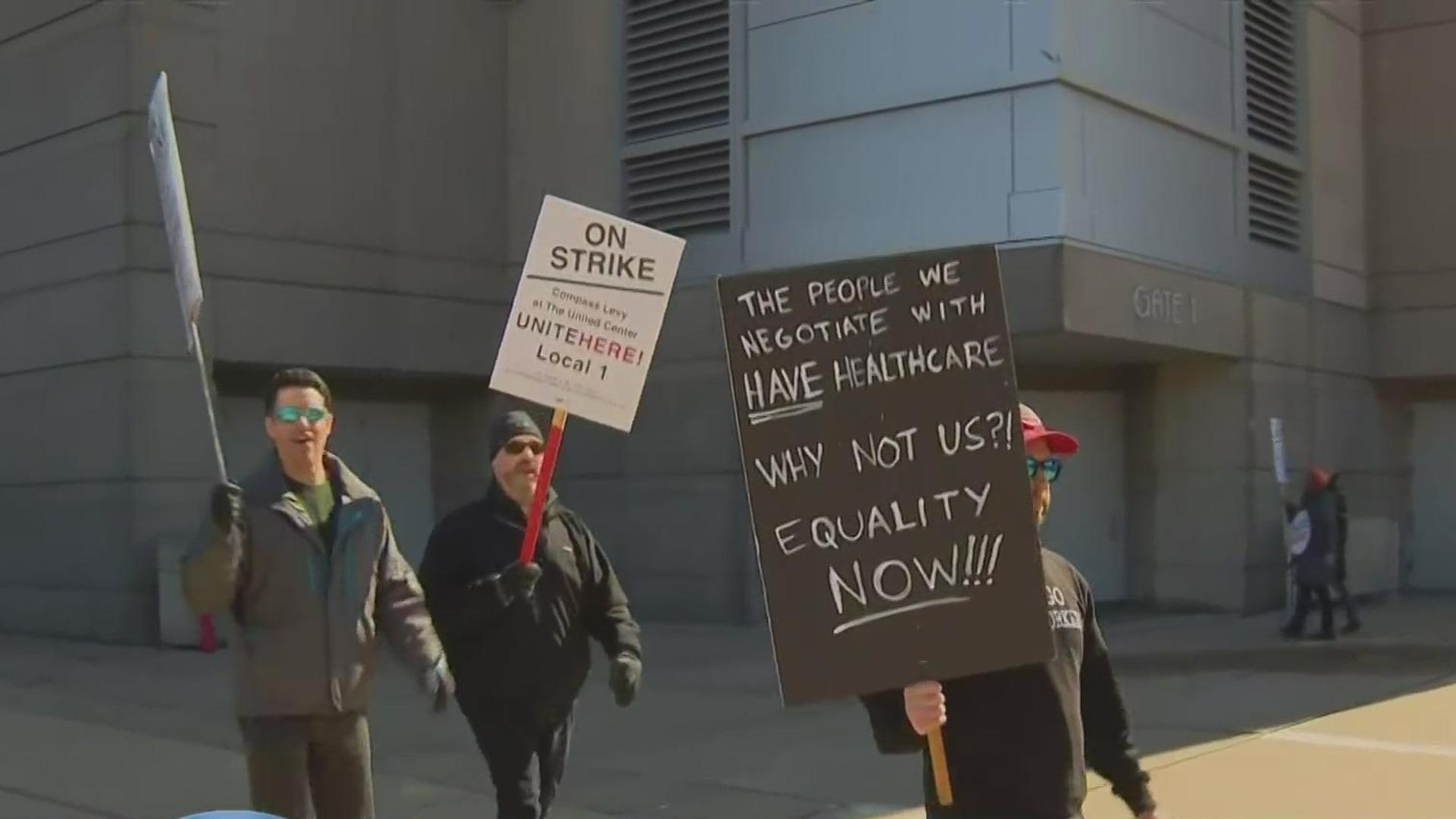 Cubs concession workers protest after 2 years without new contract - CBS  Chicago