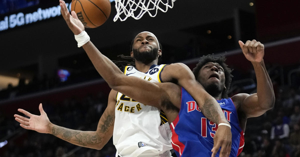 Smith leads Pacers to 121-115 win over short-handed Pistons