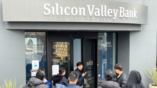A worker tells people that the Silicon Valley Bank (SVB) headquarters is closed on March 10, 2023 in Santa Clara, California. 