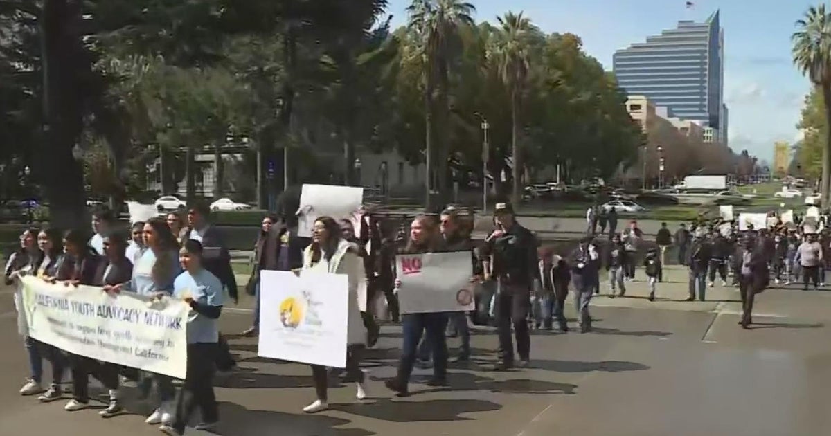 Hundreds of teenagers rally to raise awareness on tobaccorelated