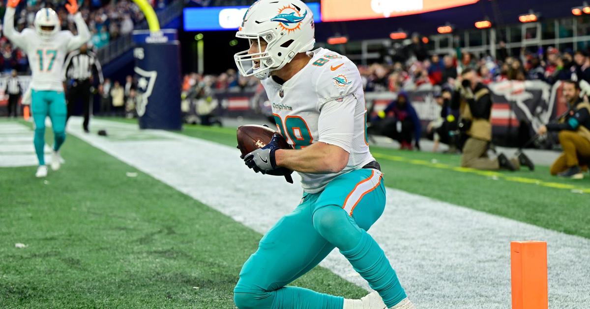 Mike Gesicki grabs a new number -- now, some footballs? – Five