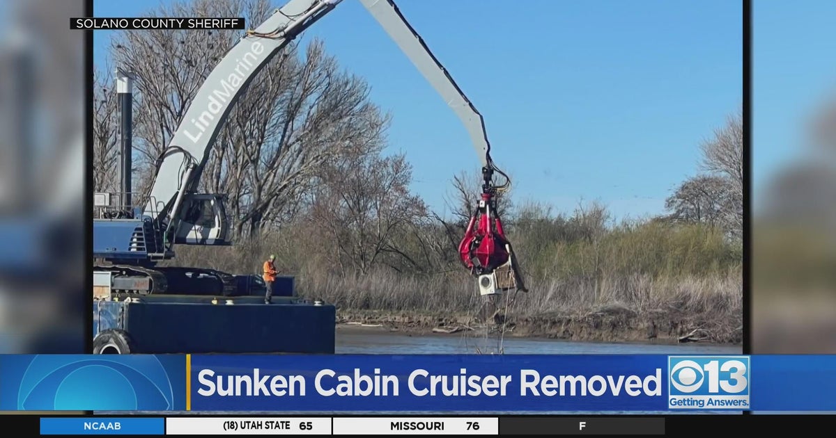 Sunken boat pulled out of Sacramento River Deep Water Channel - CBS