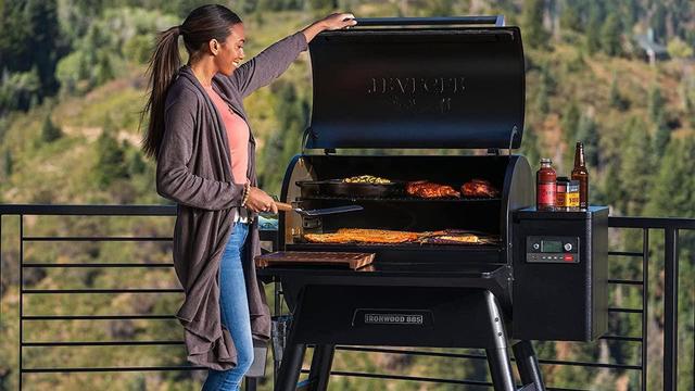 Betjening mulig Gætte Modsigelse The best barbecue smokers in 2023, according to our BBQ expert - CBS News