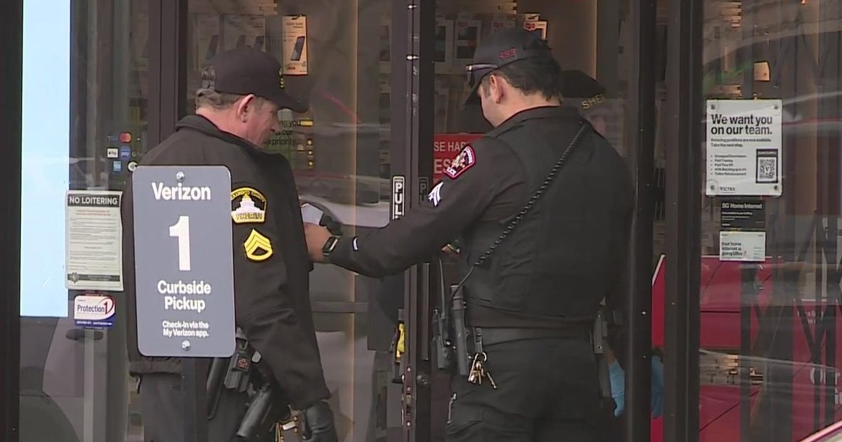Verizon store in Rancho Cordova targeted by armed robbers - CBS Sacramento