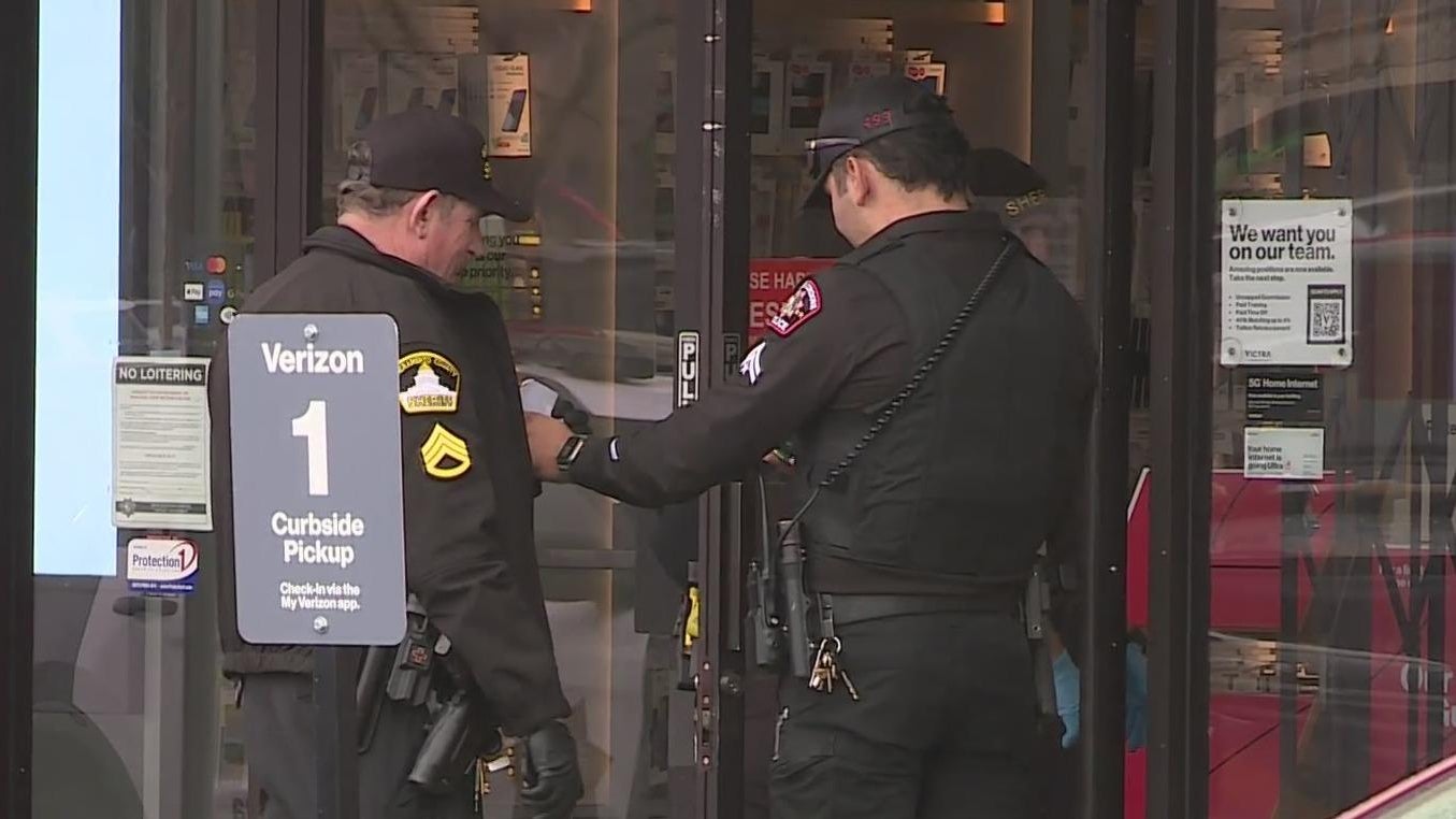 Armed robbers target Verizon store in Rancho Cordova, steal Apple phones,  ipads