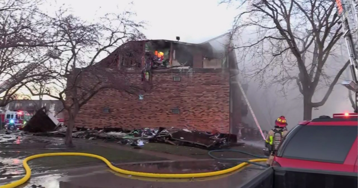 Dozens left homeless after condo fire in Palatine - CBS Chicago