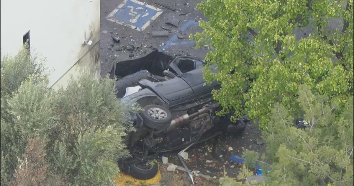Person killed when car crashes into tree in Compton CBS Los Angeles