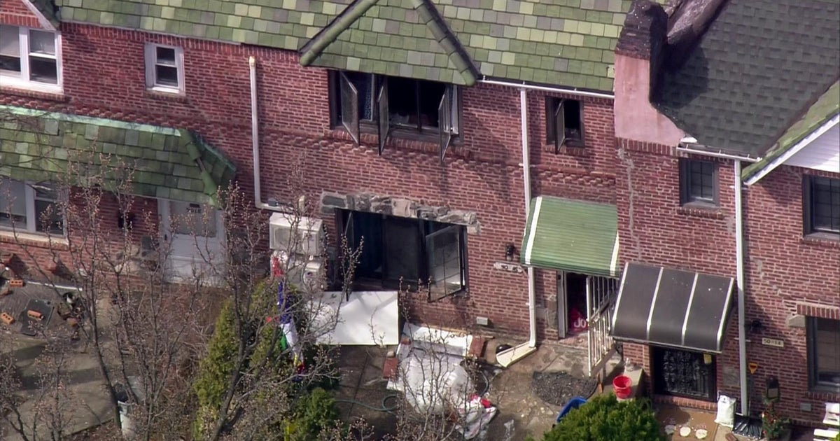 4 people hurt in Queens house fire; e-bike found inside