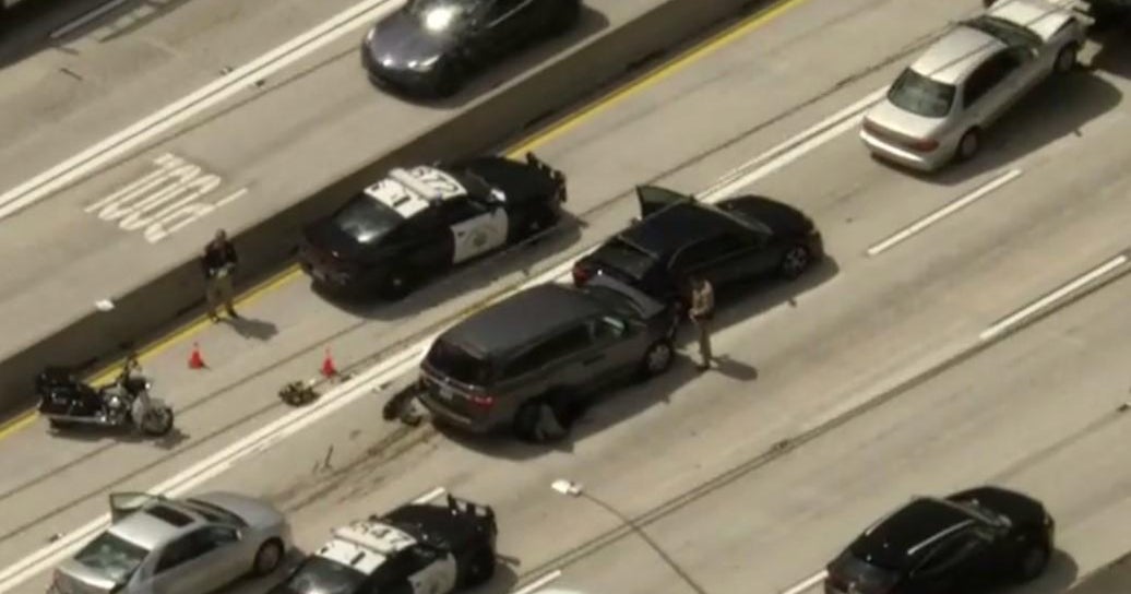 One dead in Hollywood Hills multi-vehicle crash - CBS Los Angeles