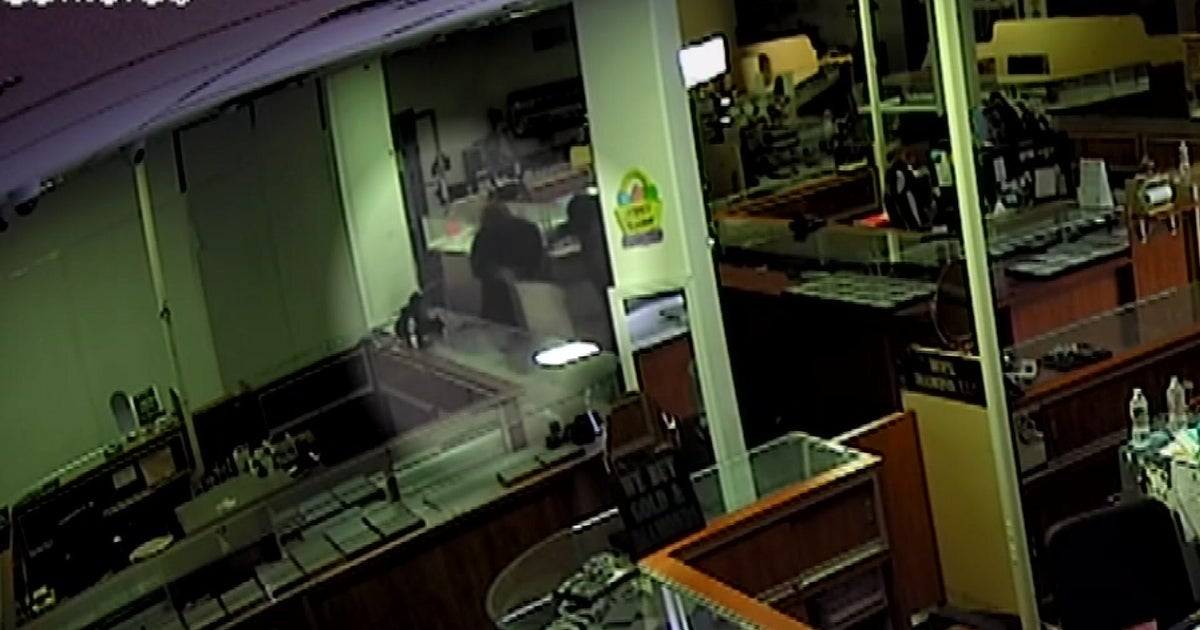 Paramus jewelry store burglary caught on camera CBS New York