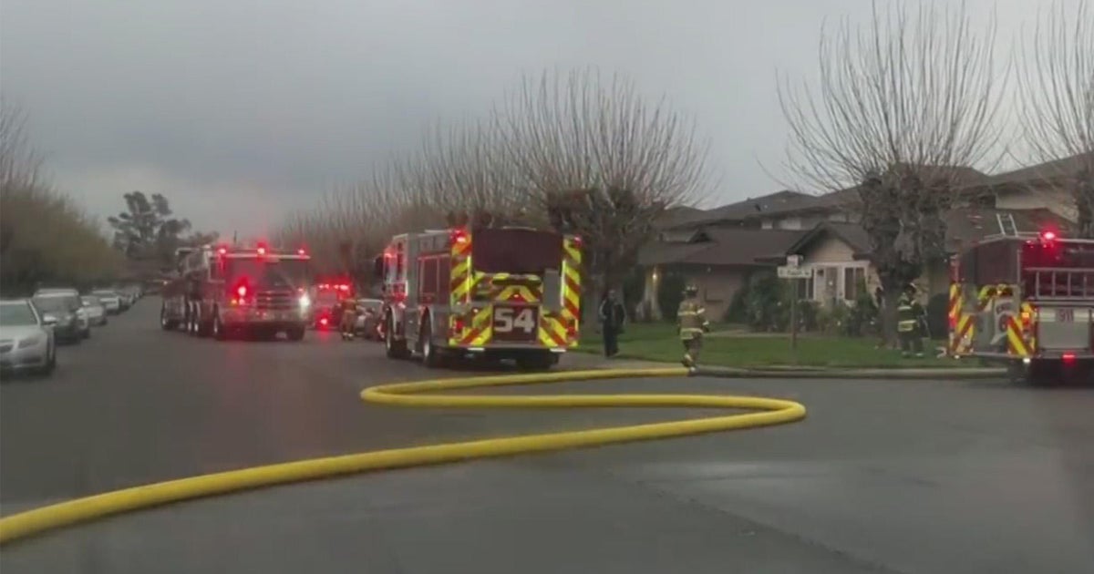 Several people rescued from roof of Rosemont four-plex after fire