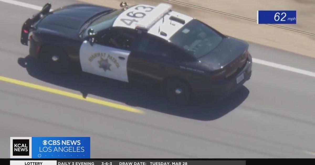 Suspect Dies After Jumping Out Of Moving Chp Cruiser Cbs Los Angeles