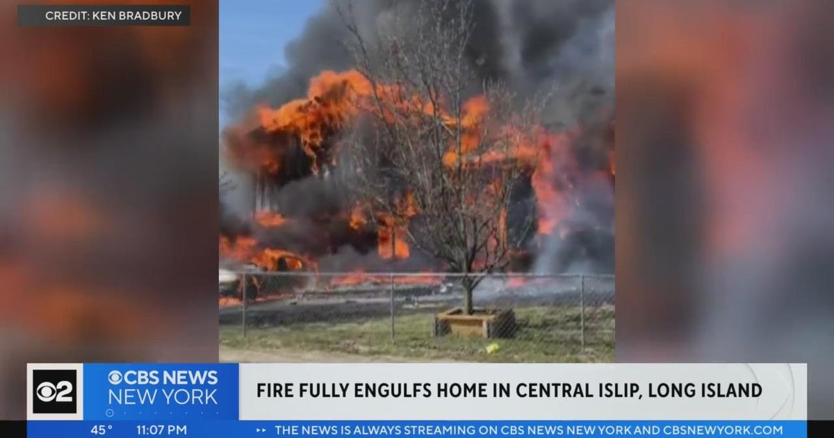 1 firefighter injured battling Long Island house fire - CBS New York