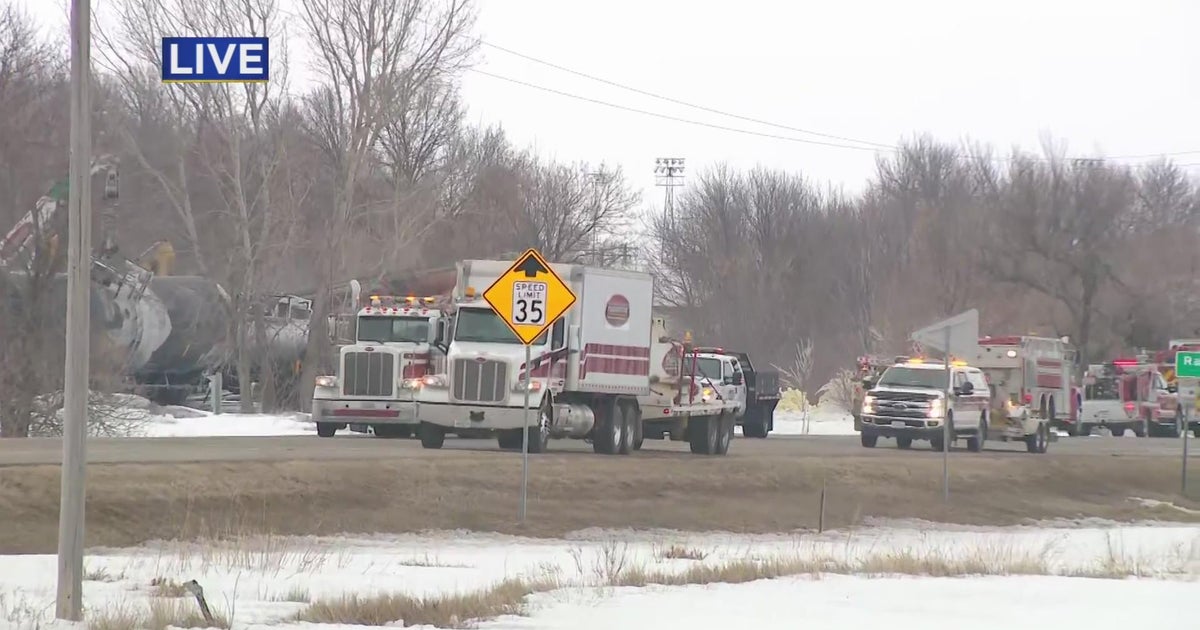 Train containing ethanol, corn syrup derails in western Minnesota town