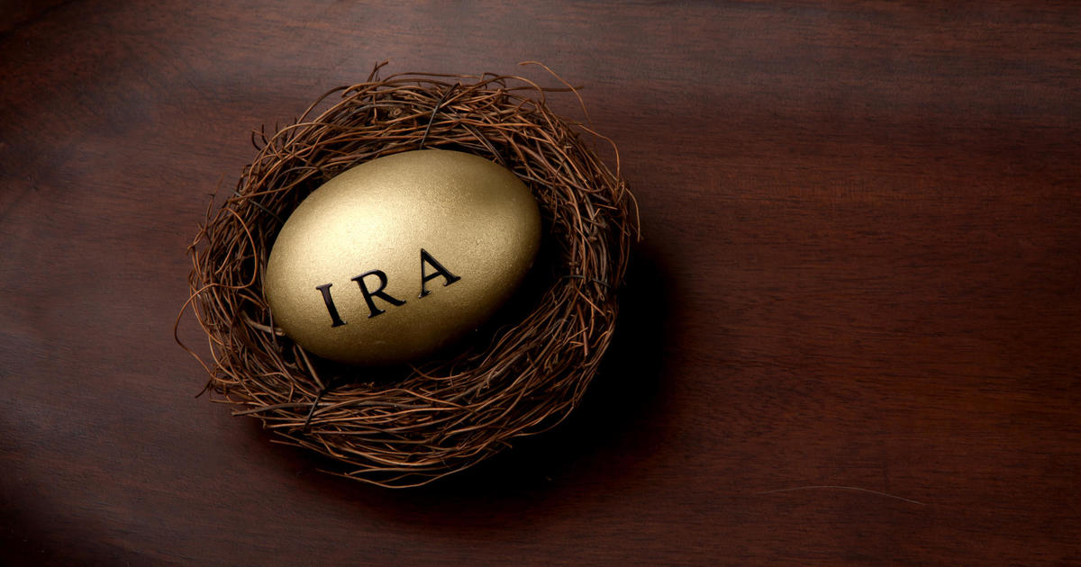Traditional gold IRA vs. Roth gold IRA: What’s the difference?