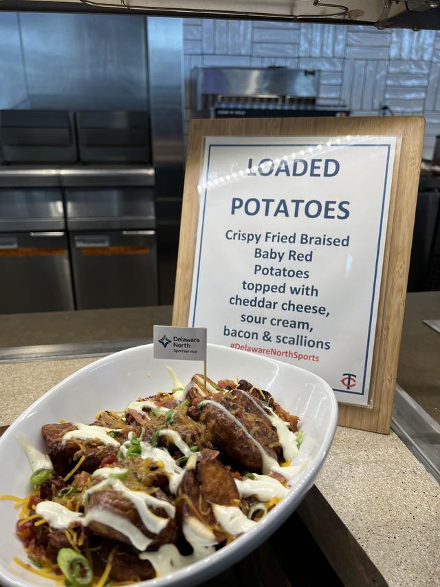 Mega pretzels, Banh Mi, and peach cobbler: New foods unveiled at Target  Field - CBS Minnesota