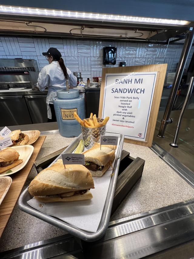 Mega pretzels, Banh Mi, and peach cobbler: New foods unveiled at Target  Field - CBS Minnesota