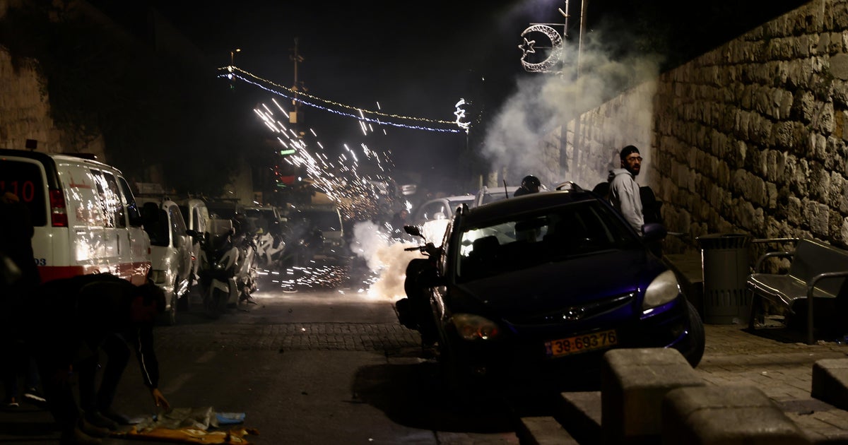 Hundreds arrested in clashes at flashpoint Jerusalem mosque