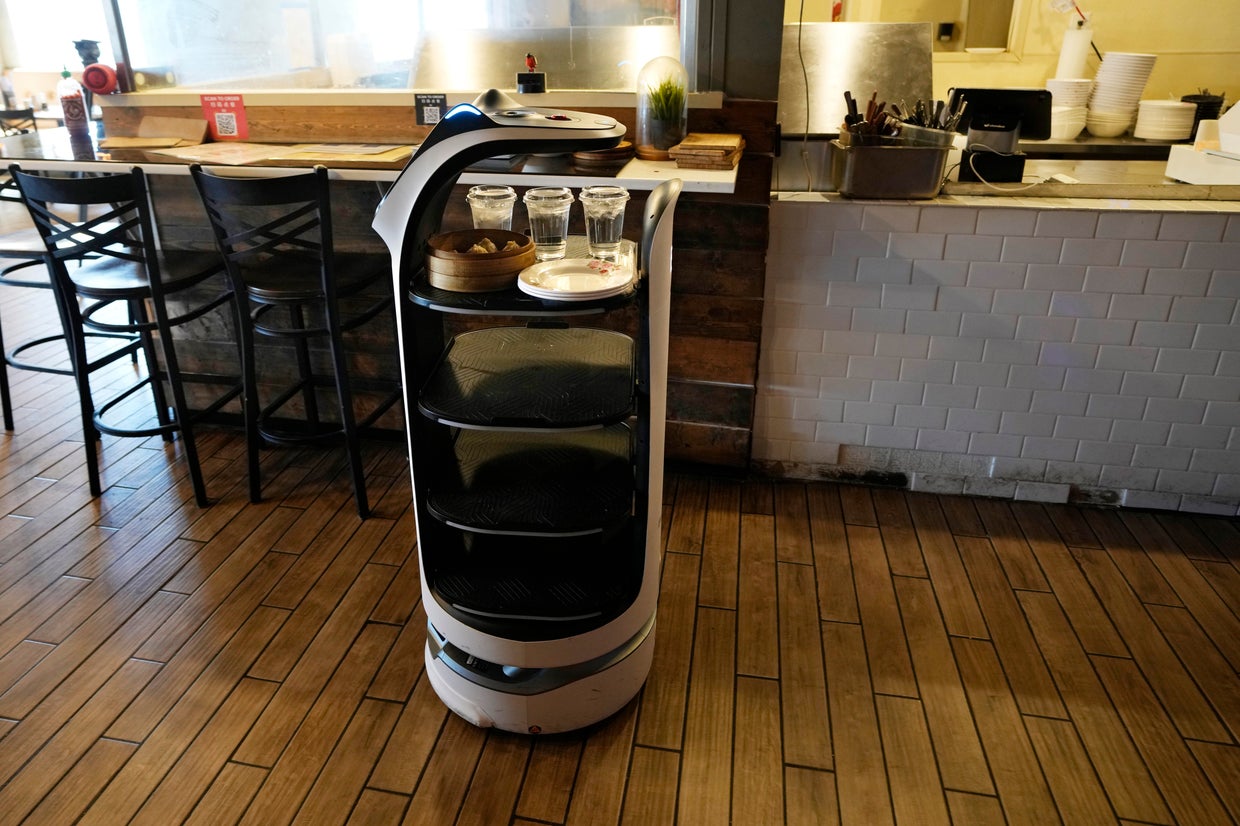 Are robot waiters the wave of the future? Some restaurants say yes