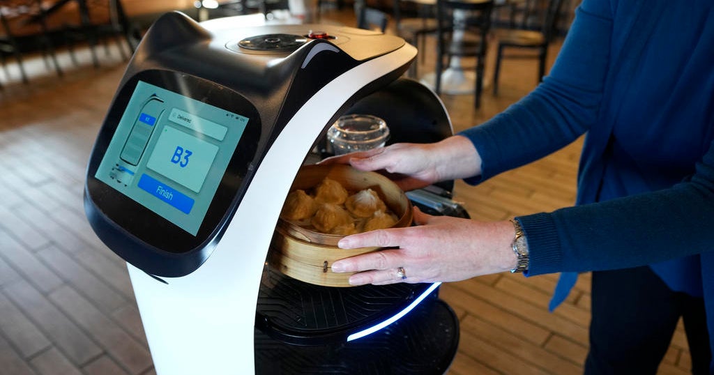 Are robot waiters the future? Some restaurants think so