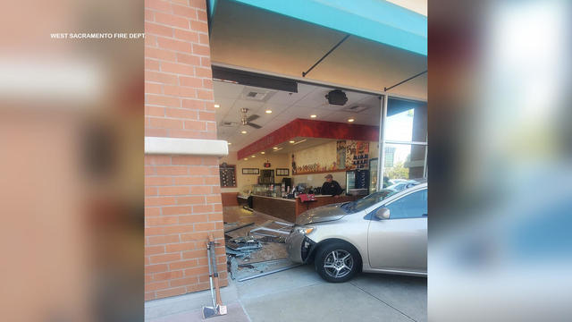 west-sac-coldstone-crash.jpg 