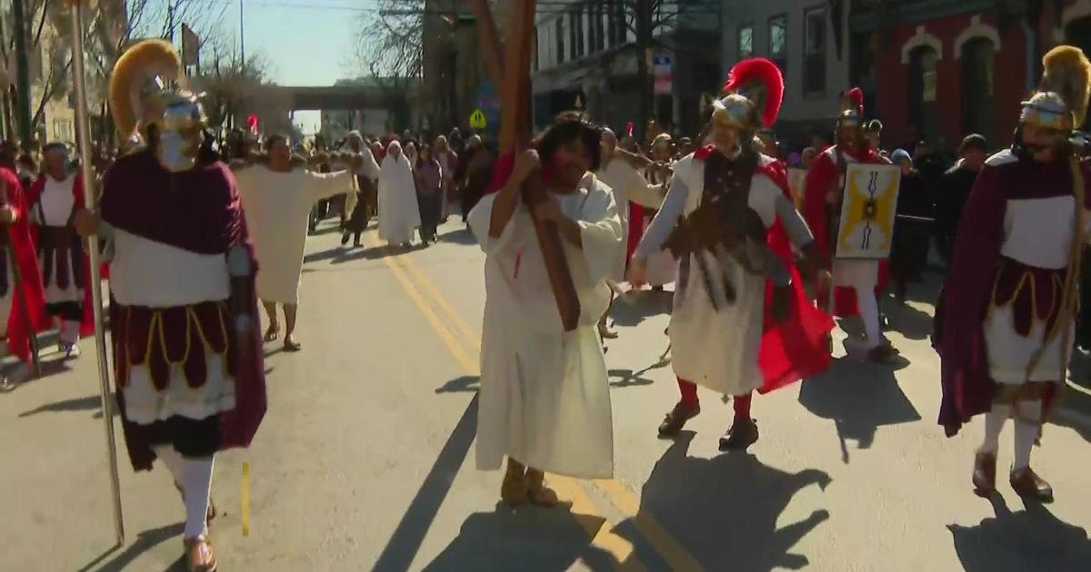 Pilsen's Via Crucis event recreates Jesus' final steps CBS Chicago