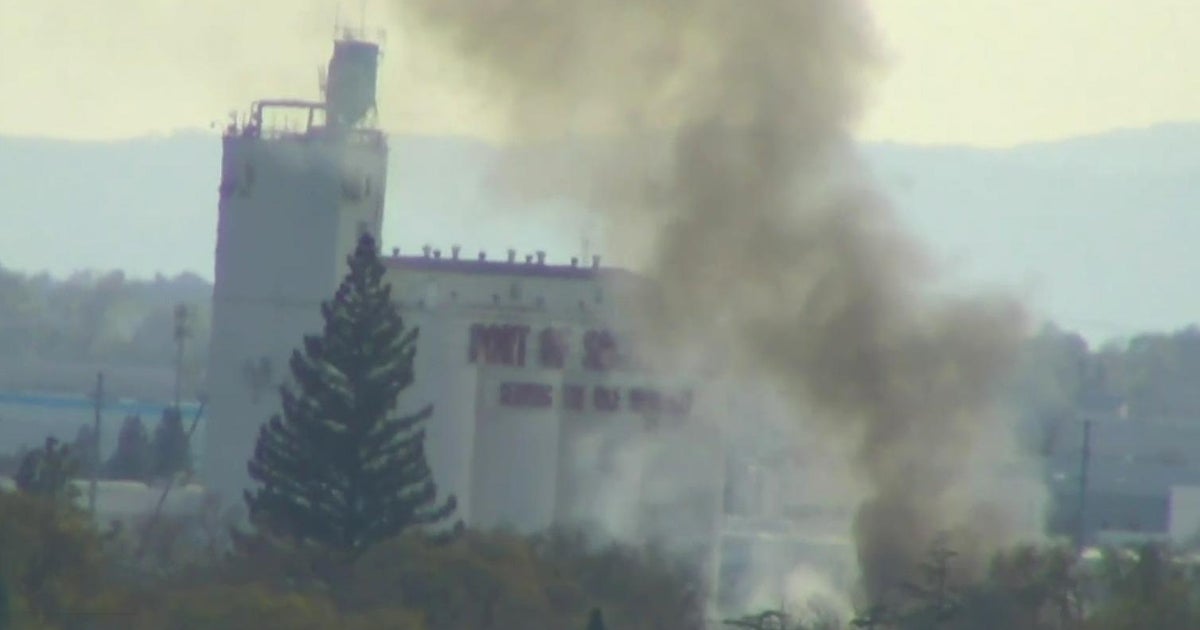 Fire sends thick smoke skyward in West Sacramento