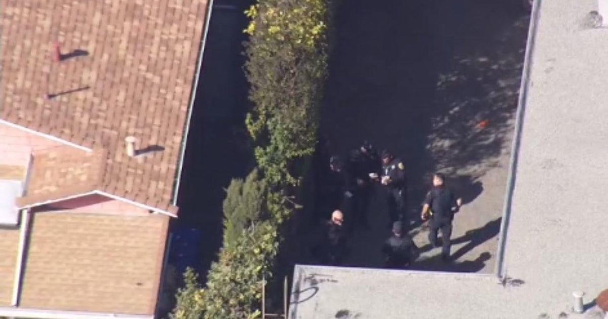 Raw video Scene of Oakland shooting near Fruitvale District; 2 injured