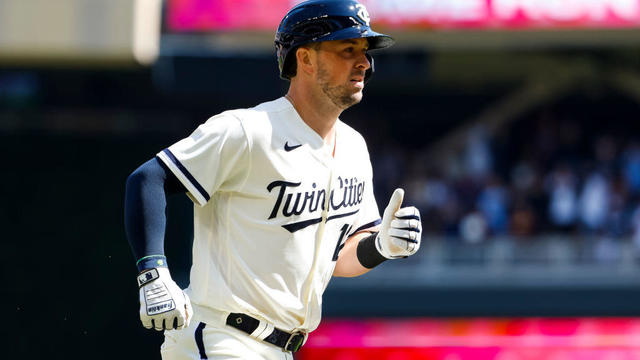 Twins beat White Sox 3-1. Kyle Farmer has surgery on jaw, Byron Buxton  leaves game early