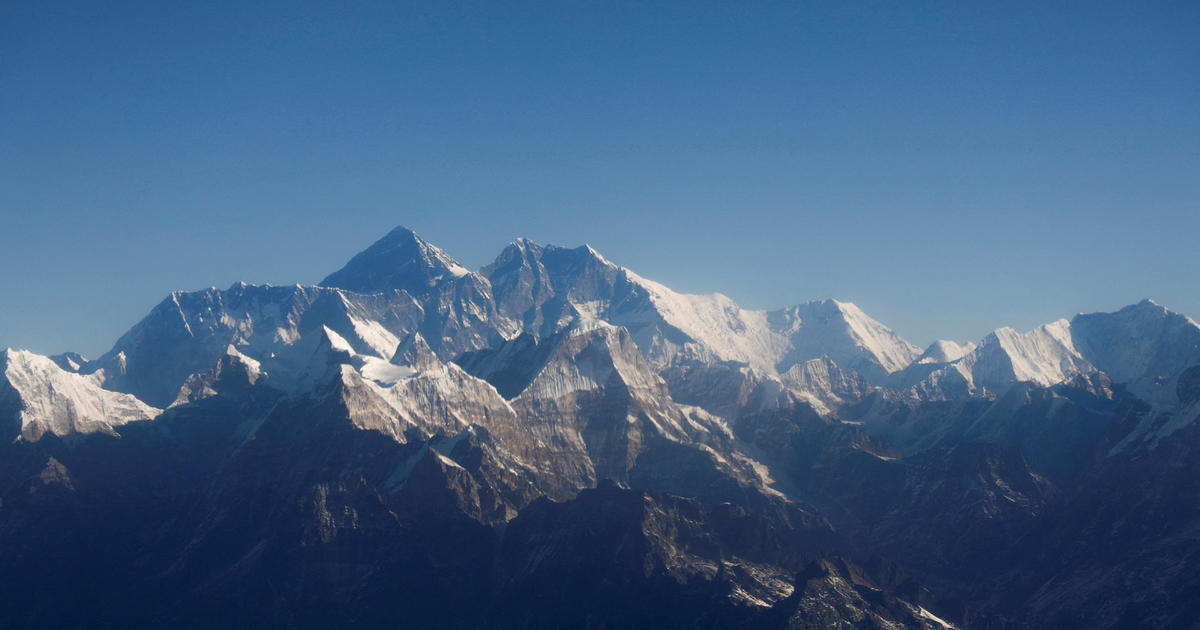 American climber dies on Mount Everest, expedition organizer says