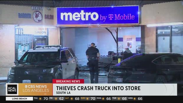 metro-t-mobile-store-south-la-burglary.jpg 