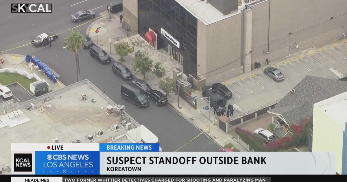 Koreatown bank suspect moves to a vehicle outside - CBS Los Angeles