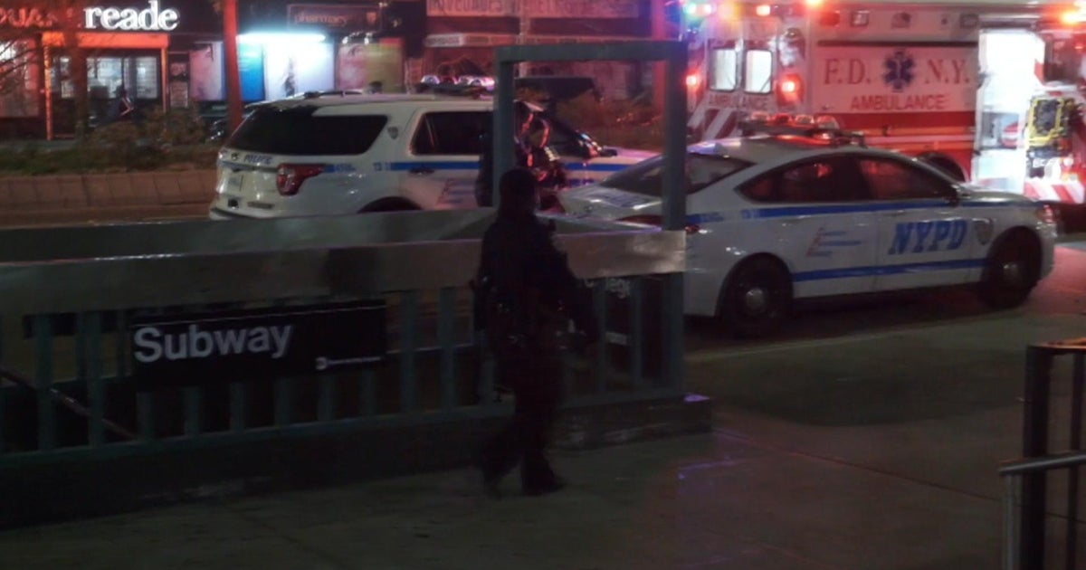 Man, 32, slashed and robbed aboard 1 train on Upper West Side - CBS New ...