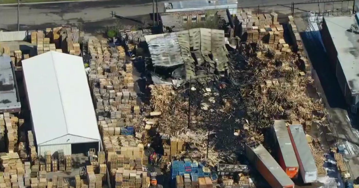 Cause undetermined for pallet yard fire in Little Village CBS Chicago