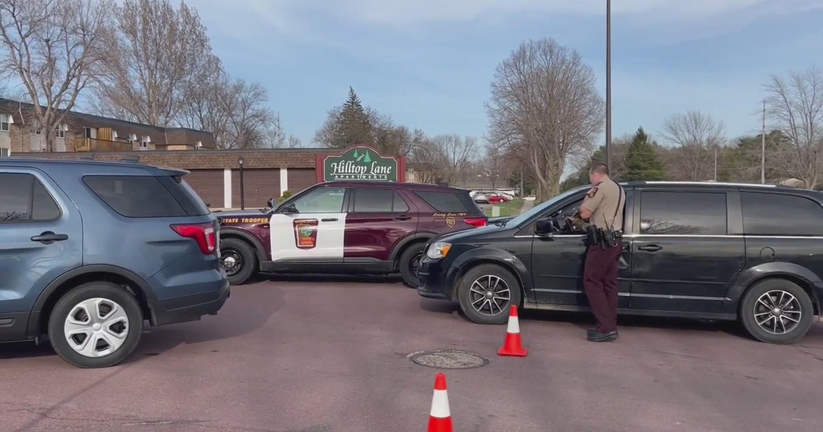 Law enforcement in standoff with suspect in Mankato - CBS Minnesota