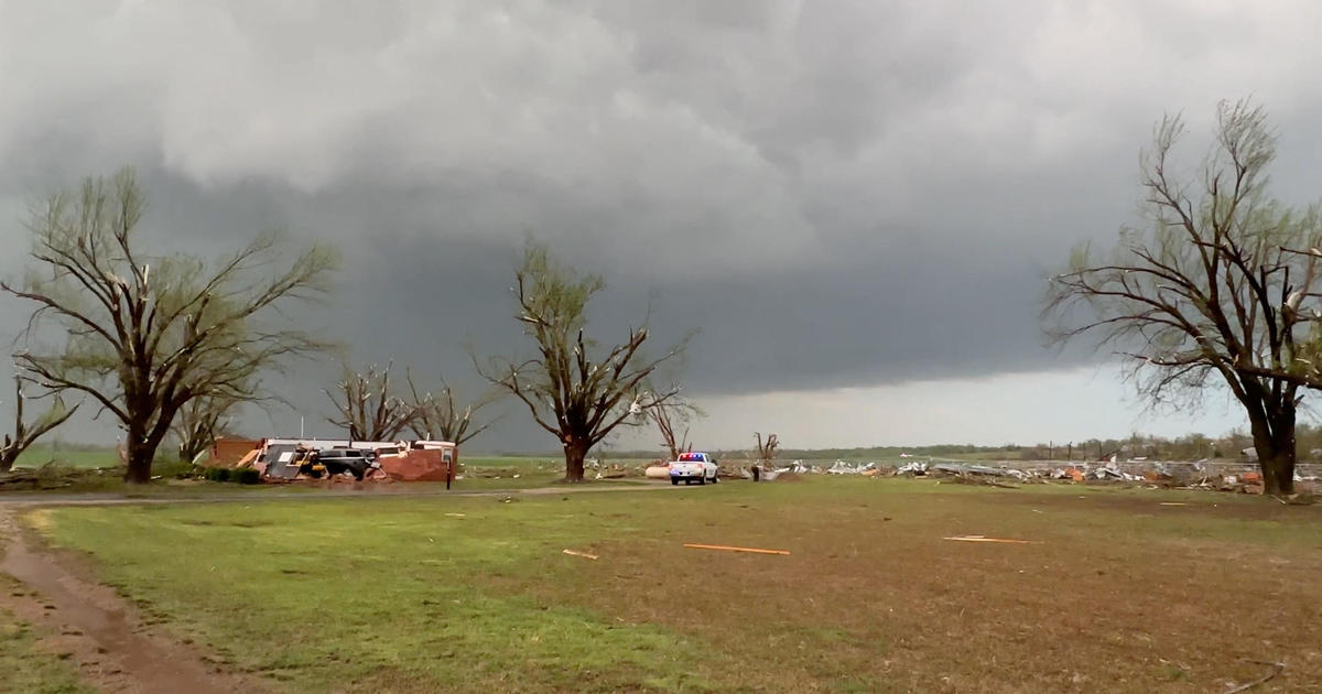 At least two killed as tornadoes, severe storms sweep through central U.S.
