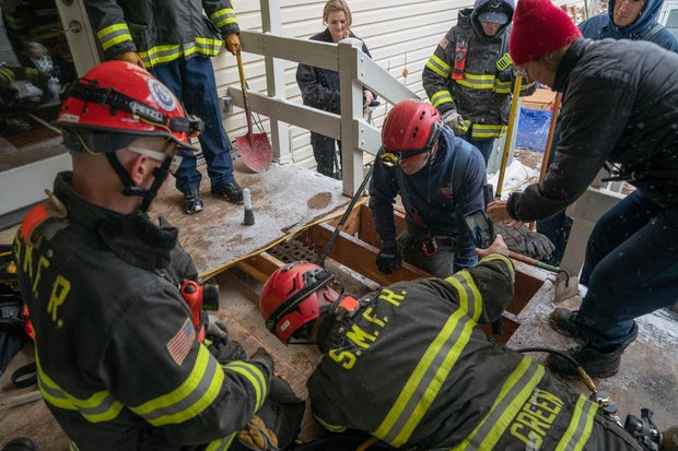 doggie-under-deck-3-south-metro-fire-rescue-on-fb.jpg 