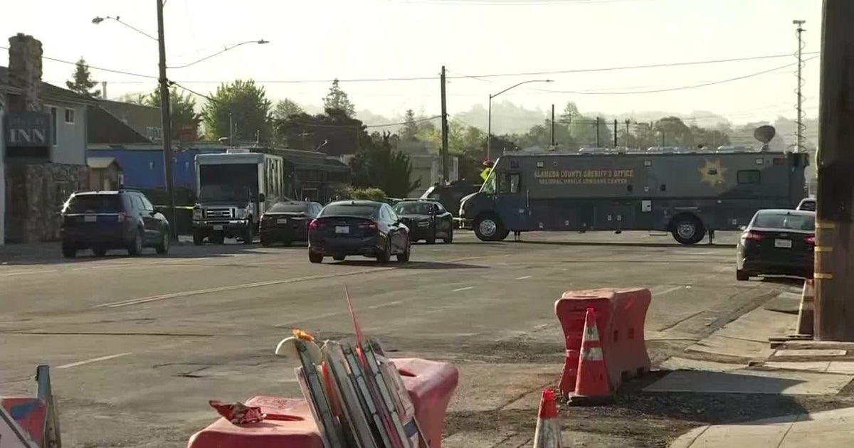 Raw video Scene of fatal shooting in Hayward outside hookah lounge