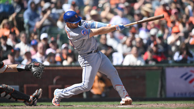 Pete Alonso #20 of the New York Mets hits a single in the eighth inning of the game against the San Francisco Giants at Oracle Park on April 22, 2023 in San Francisco, California. 
