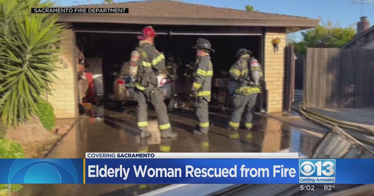 Elderly woman rescued from fire in Sacramento