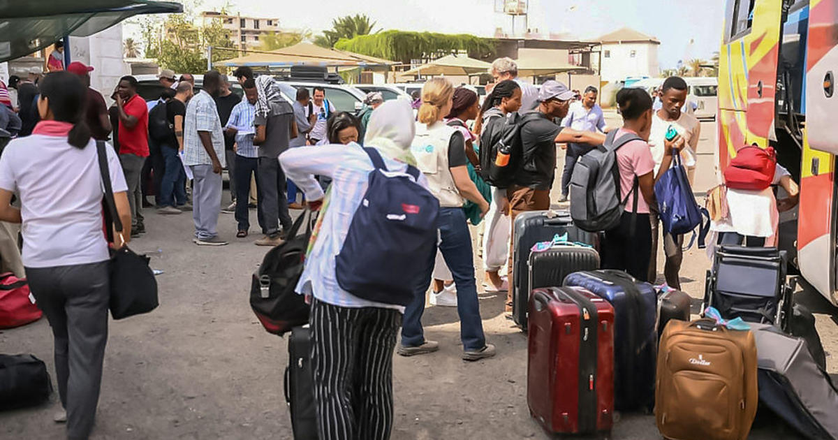 Thousands of Americans still trying to escape Sudan after embassy staff evacuated