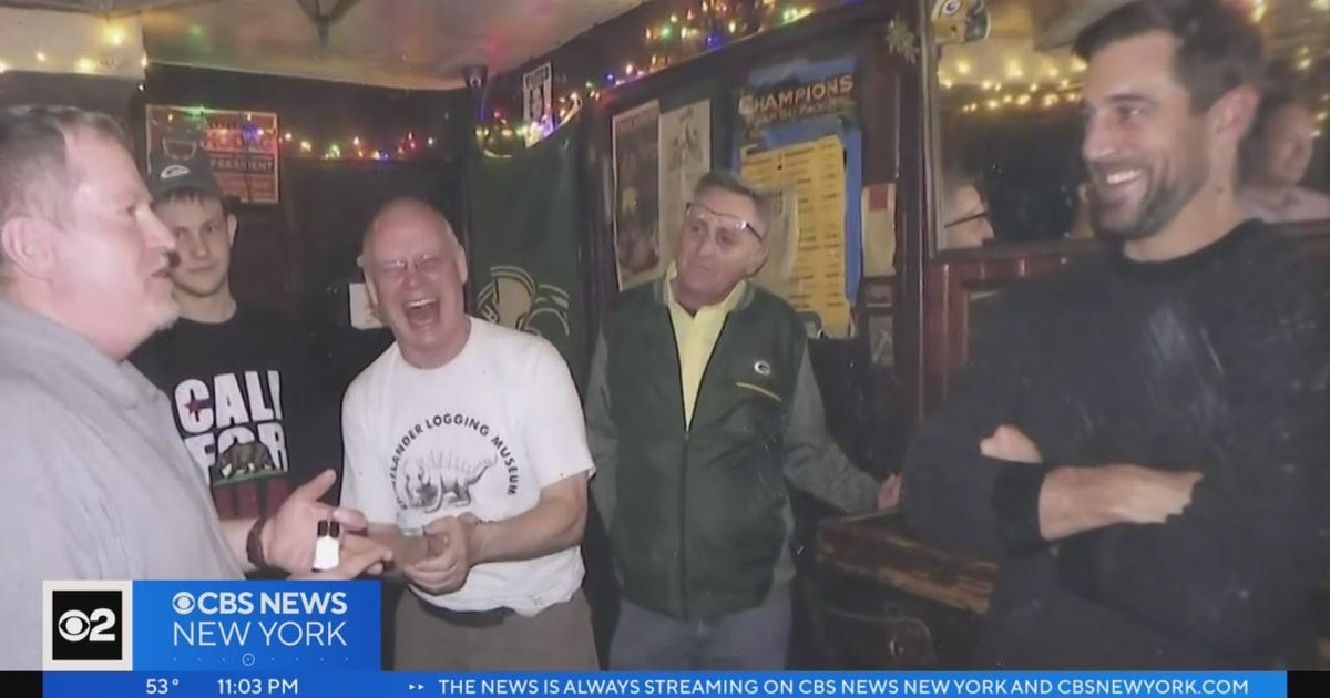 Patrons at Packersthemed bar in Greenwich Village react to Aaron