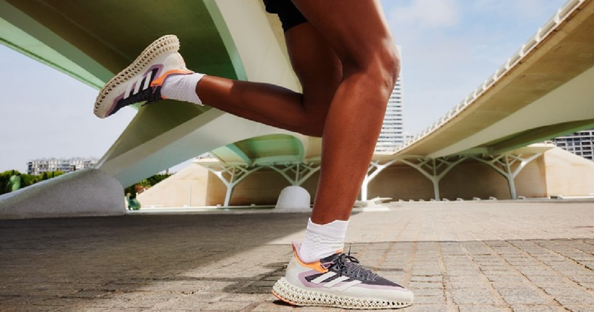 peso Pera Cumplir Amazon is having a major Memorial Day sale on Adidas footwear: Save up to  58% on running shoes, Adidas slides and more - CBS News