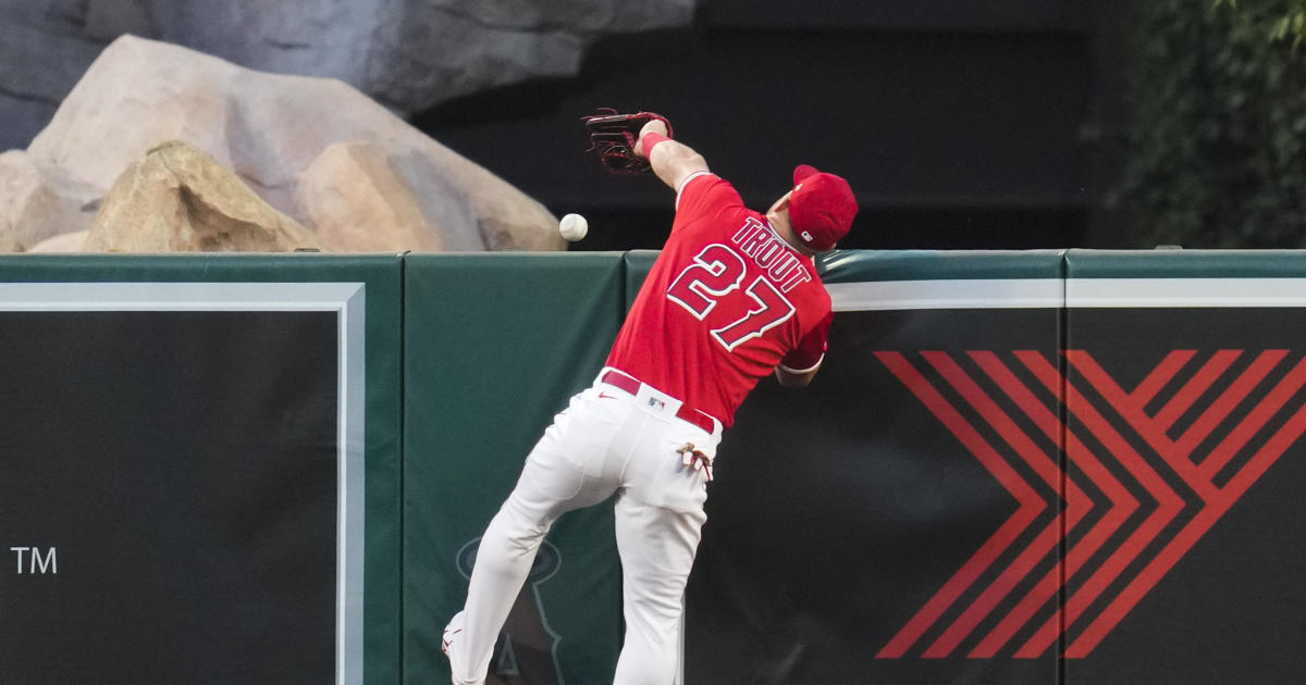 Los Angeles Angels right fielder Taylor Ward (3) hits a grand slam