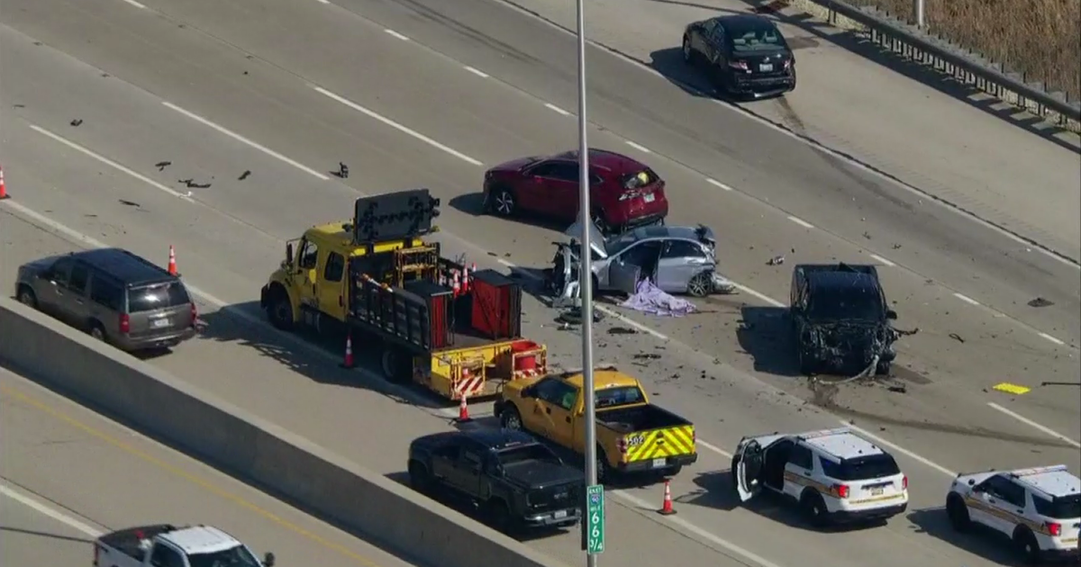1 Killed 3 Injured In 4 vehicle Crash On I 90 In Schaumburg CBS Chicago