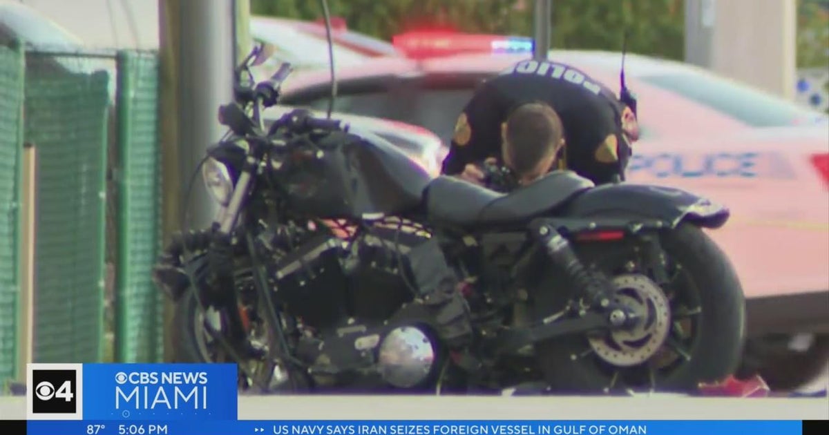 Miami police search for driver who fled scene in fatal crash with ...