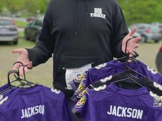 I) do it for the kids': Ravens' fan describes idea behind giving Lamar  Jackson jerseys to young fans - CBS Baltimore